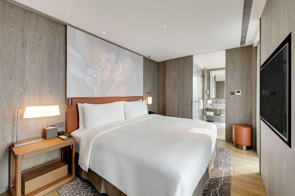 Doubletree By Hilton Taipei Zhongshan Room photo